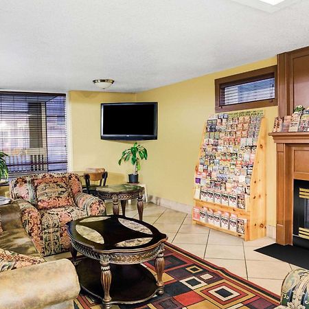 Days Inn & Suites By Wyndham Downtown Gatlinburg Parkway Exteriör bild