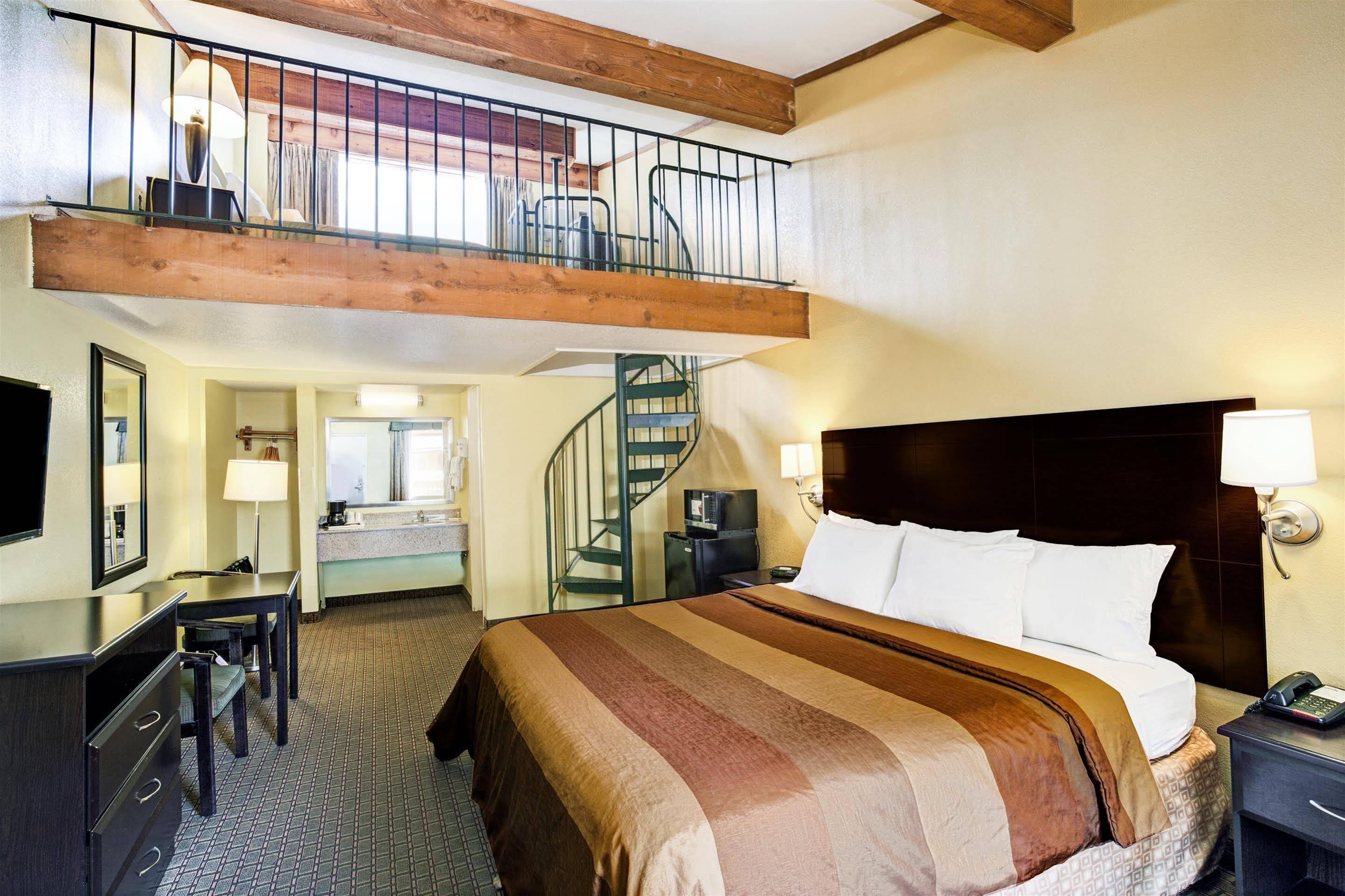 Days Inn & Suites By Wyndham Downtown Gatlinburg Parkway Exteriör bild