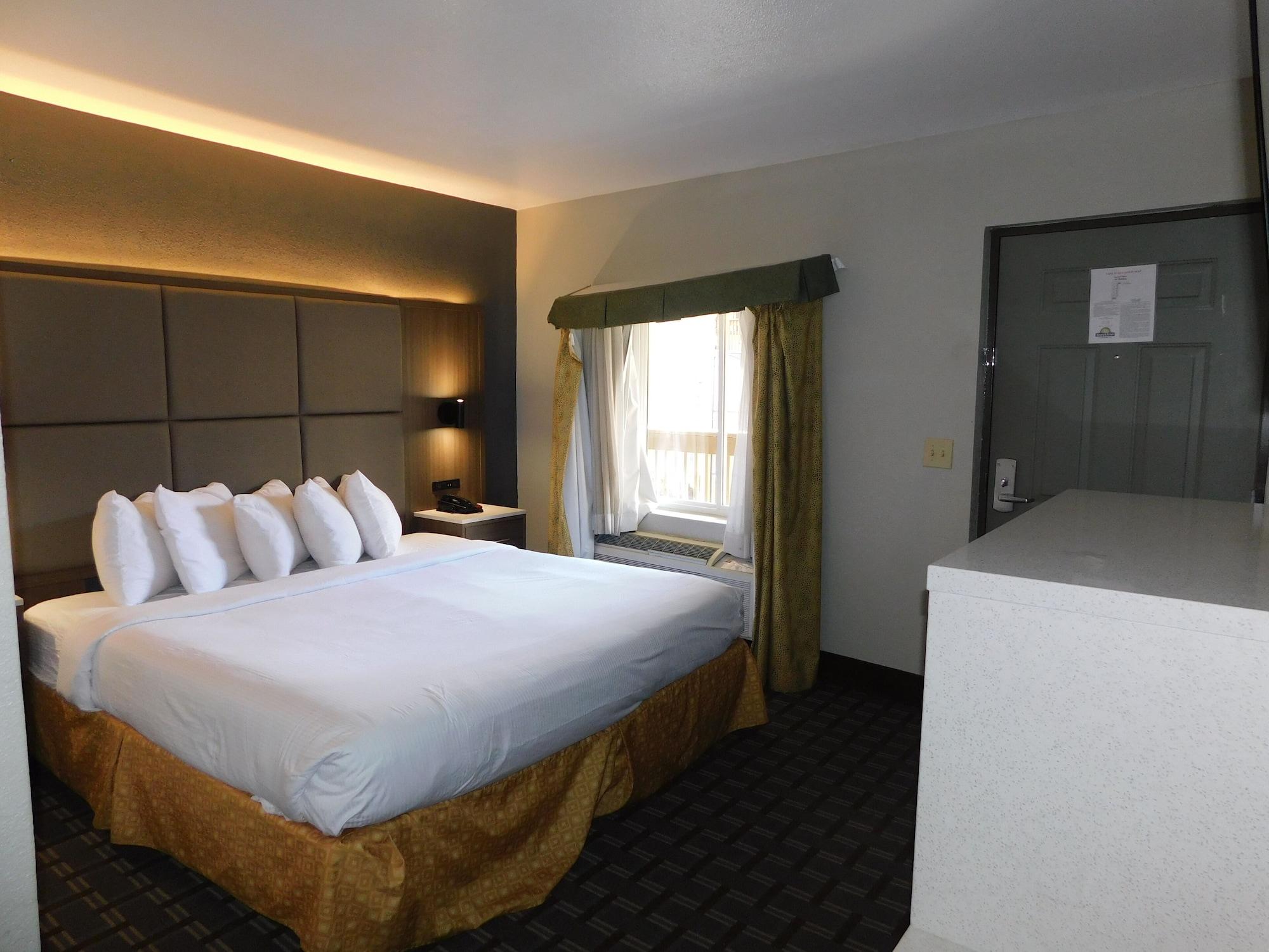 Days Inn & Suites By Wyndham Downtown Gatlinburg Parkway Exteriör bild