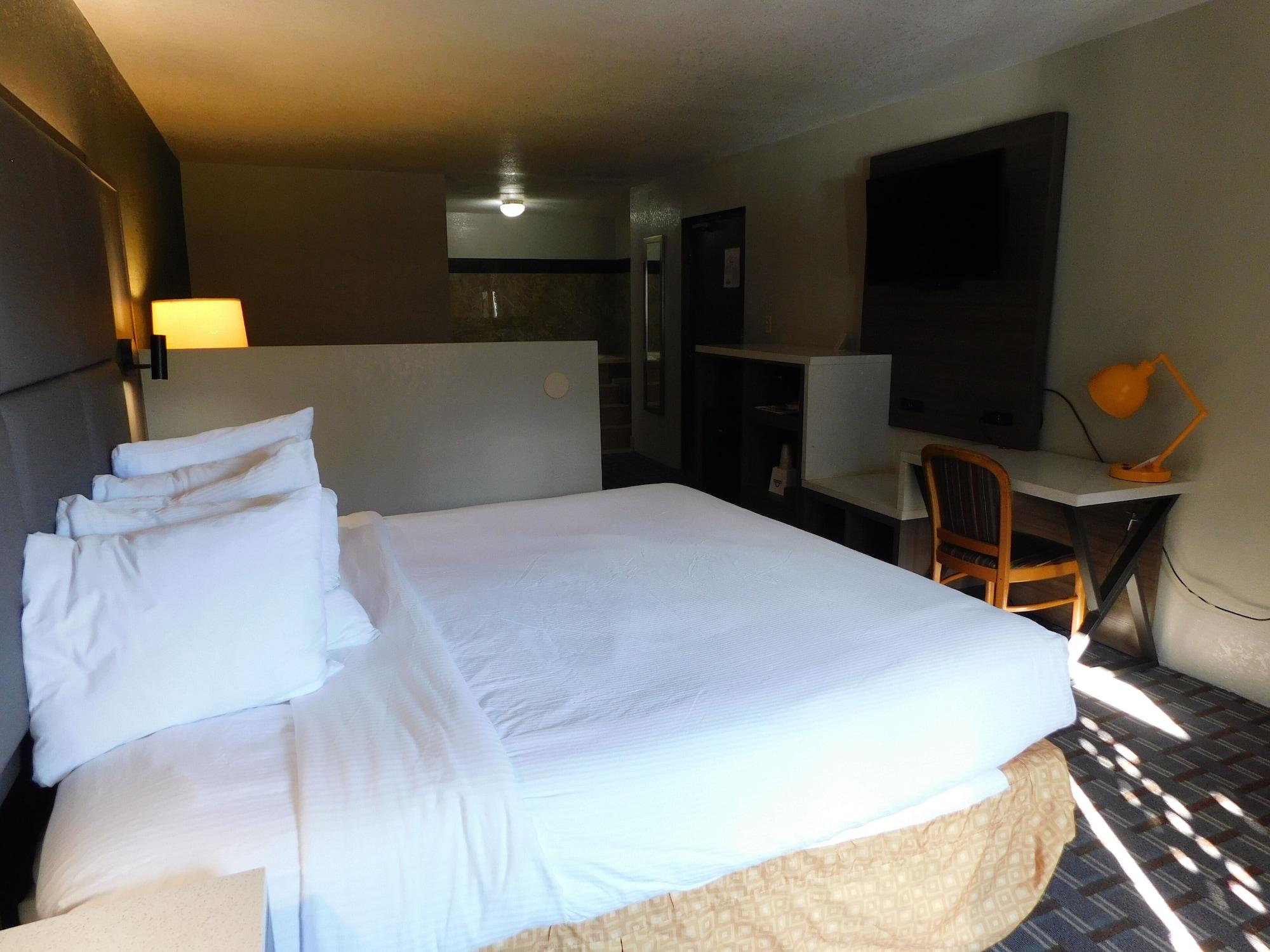Days Inn & Suites By Wyndham Downtown Gatlinburg Parkway Exteriör bild