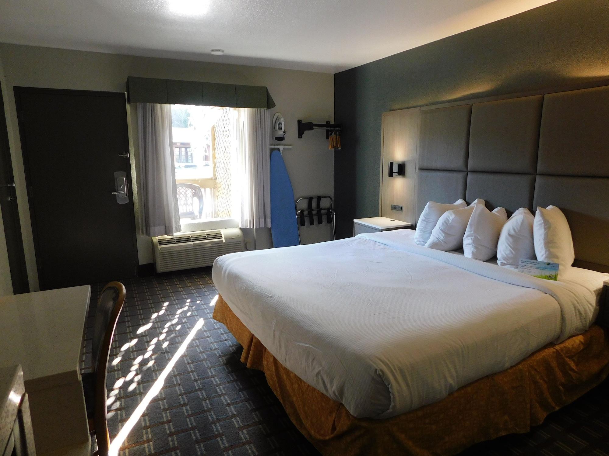 Days Inn & Suites By Wyndham Downtown Gatlinburg Parkway Exteriör bild