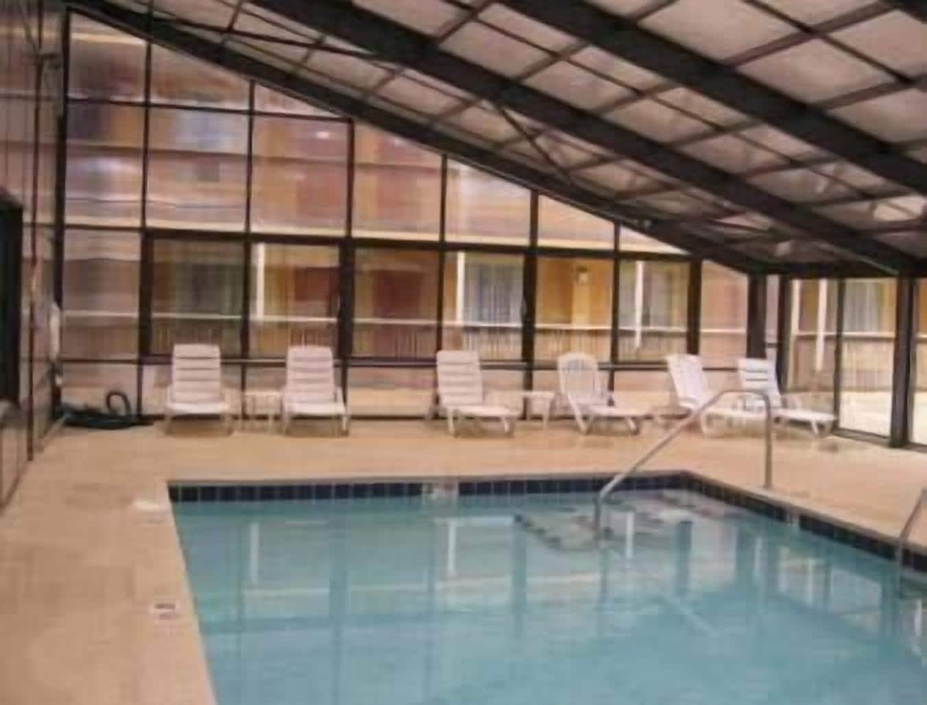 Days Inn & Suites By Wyndham Downtown Gatlinburg Parkway Exteriör bild