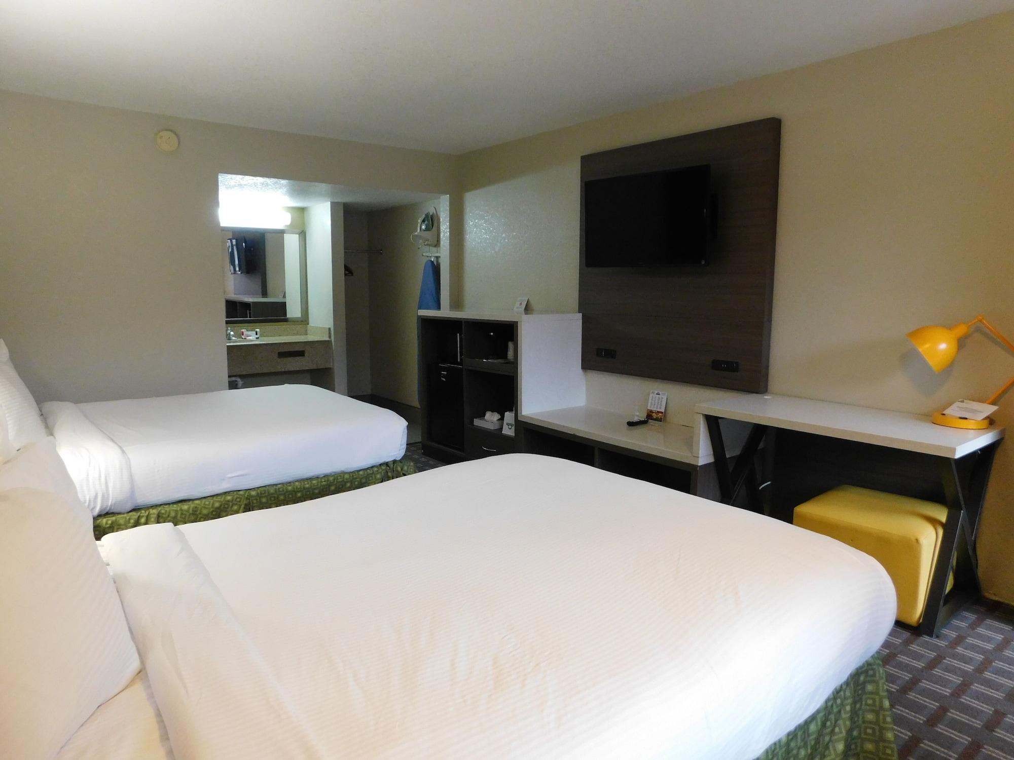 Days Inn & Suites By Wyndham Downtown Gatlinburg Parkway Exteriör bild