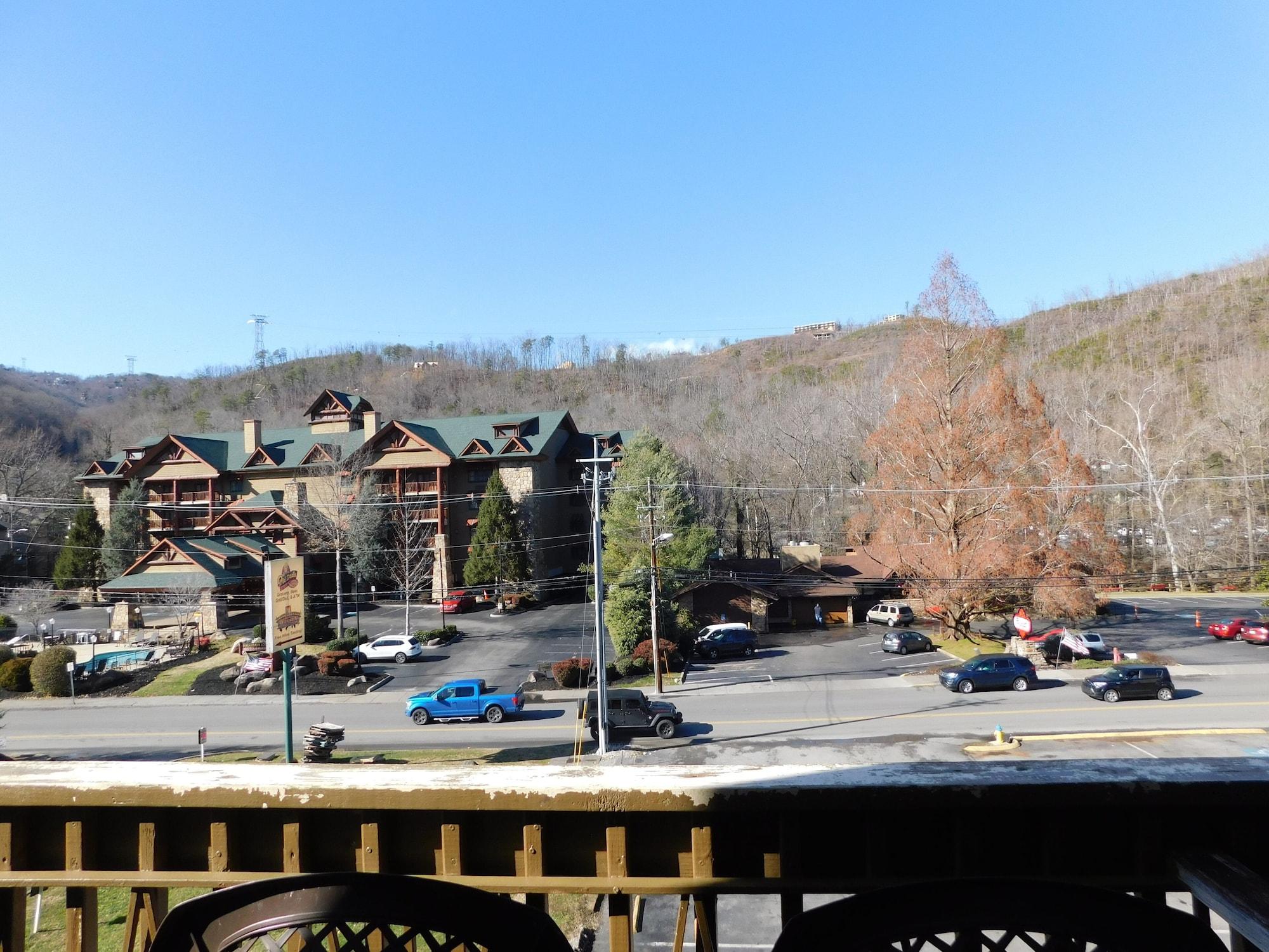 Days Inn & Suites By Wyndham Downtown Gatlinburg Parkway Exteriör bild