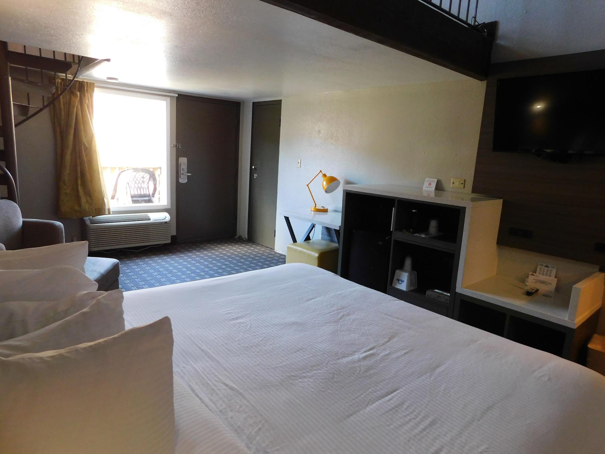 Days Inn & Suites By Wyndham Downtown Gatlinburg Parkway Exteriör bild