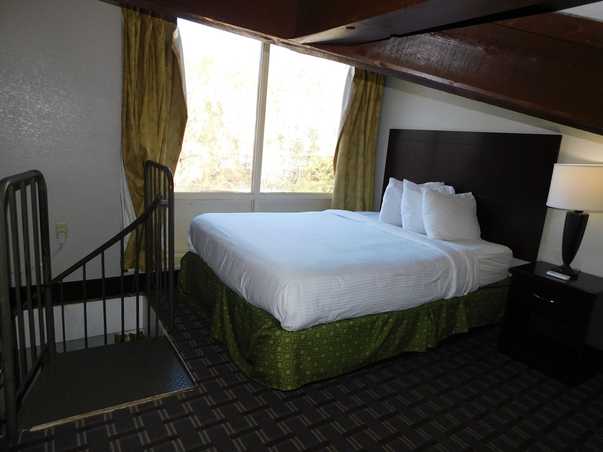 Days Inn & Suites By Wyndham Downtown Gatlinburg Parkway Exteriör bild
