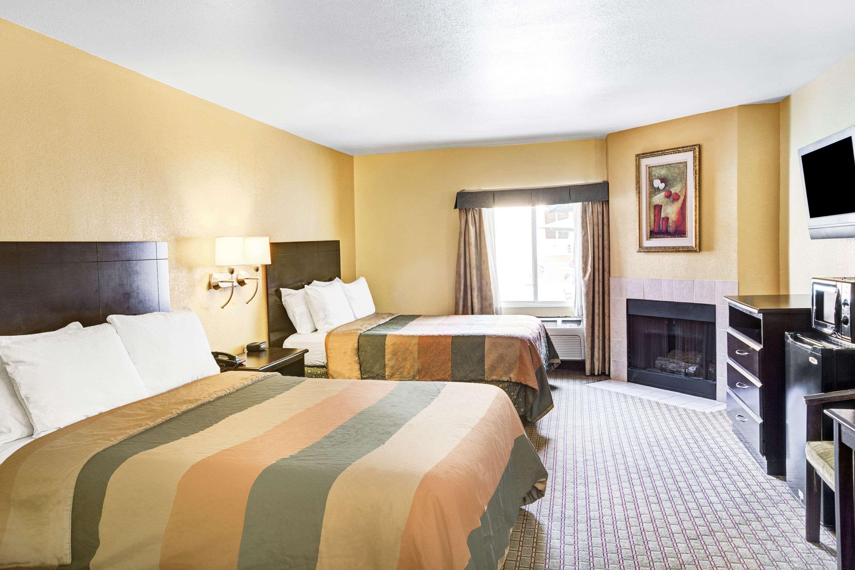 Days Inn & Suites By Wyndham Downtown Gatlinburg Parkway Exteriör bild