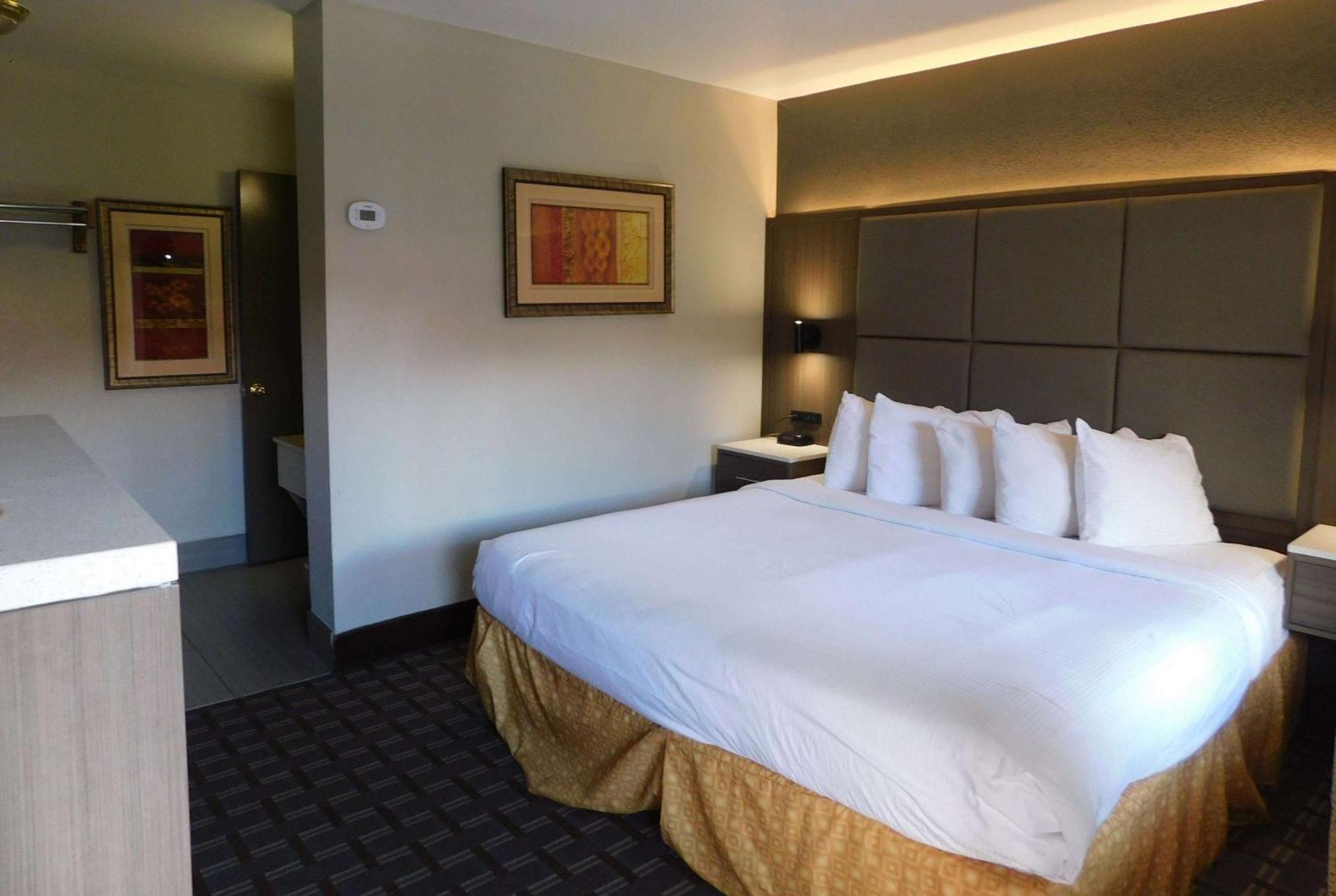 Days Inn & Suites By Wyndham Downtown Gatlinburg Parkway Exteriör bild