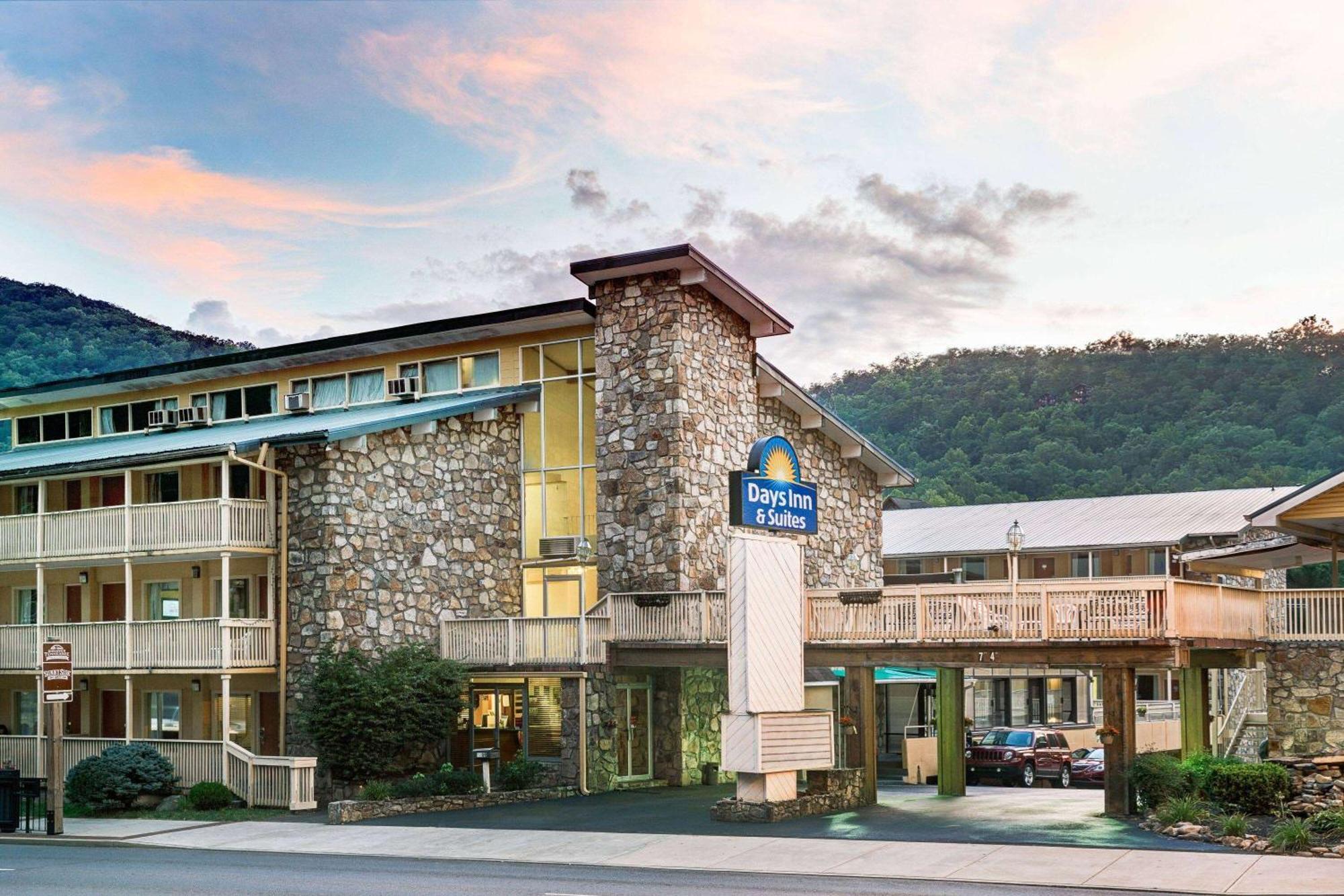 Days Inn & Suites By Wyndham Downtown Gatlinburg Parkway Exteriör bild