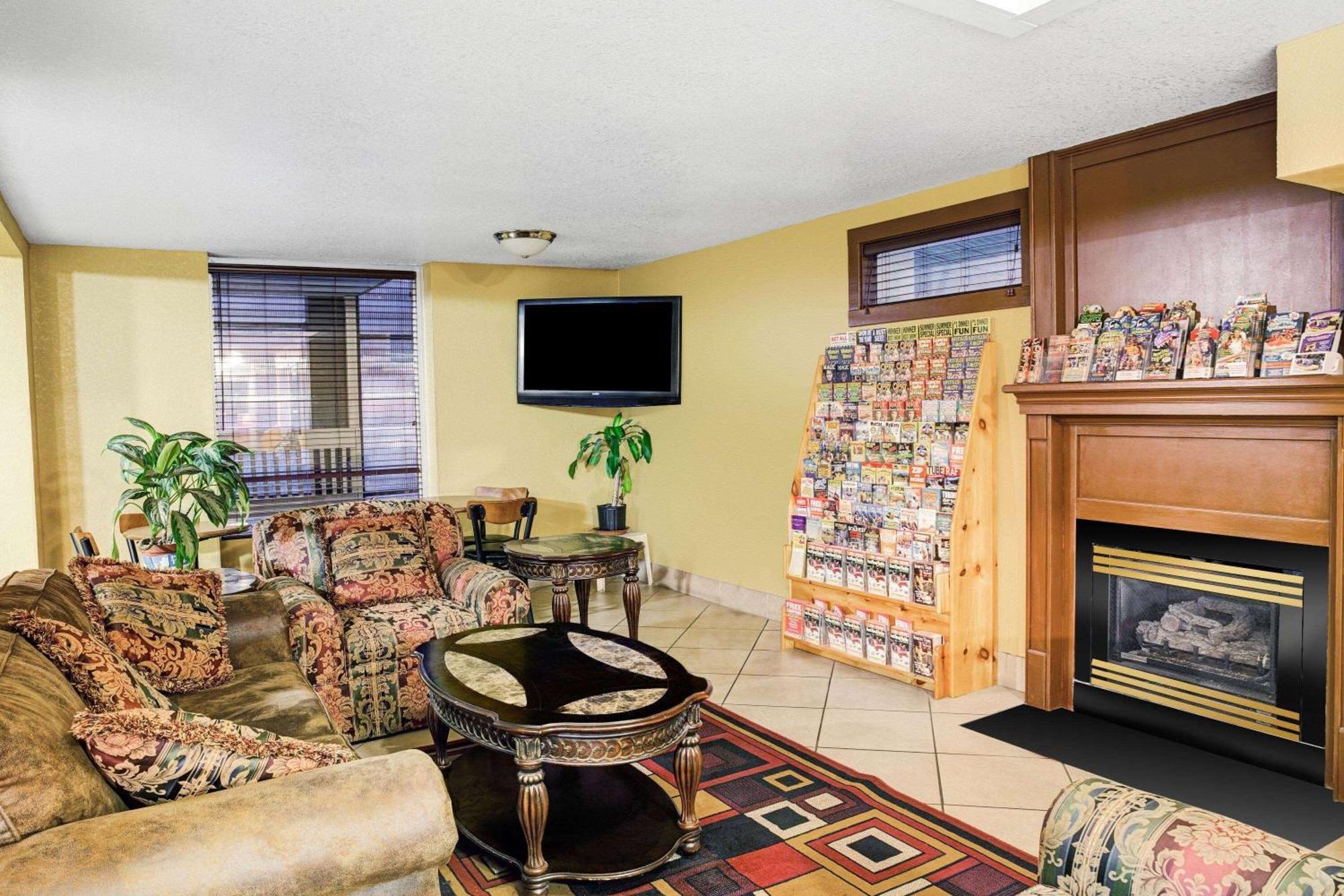 Days Inn & Suites By Wyndham Downtown Gatlinburg Parkway Exteriör bild