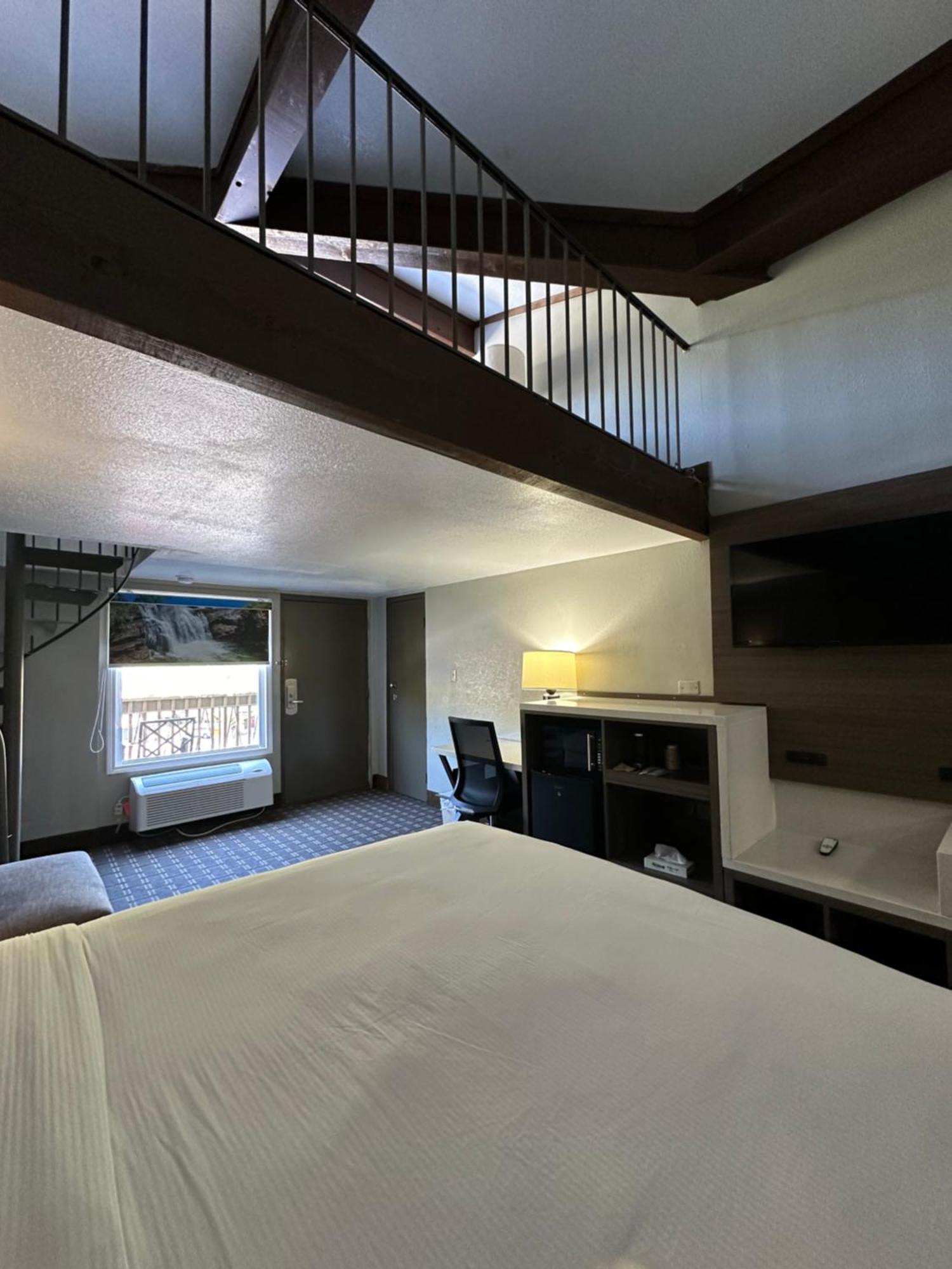 Days Inn & Suites By Wyndham Downtown Gatlinburg Parkway Exteriör bild