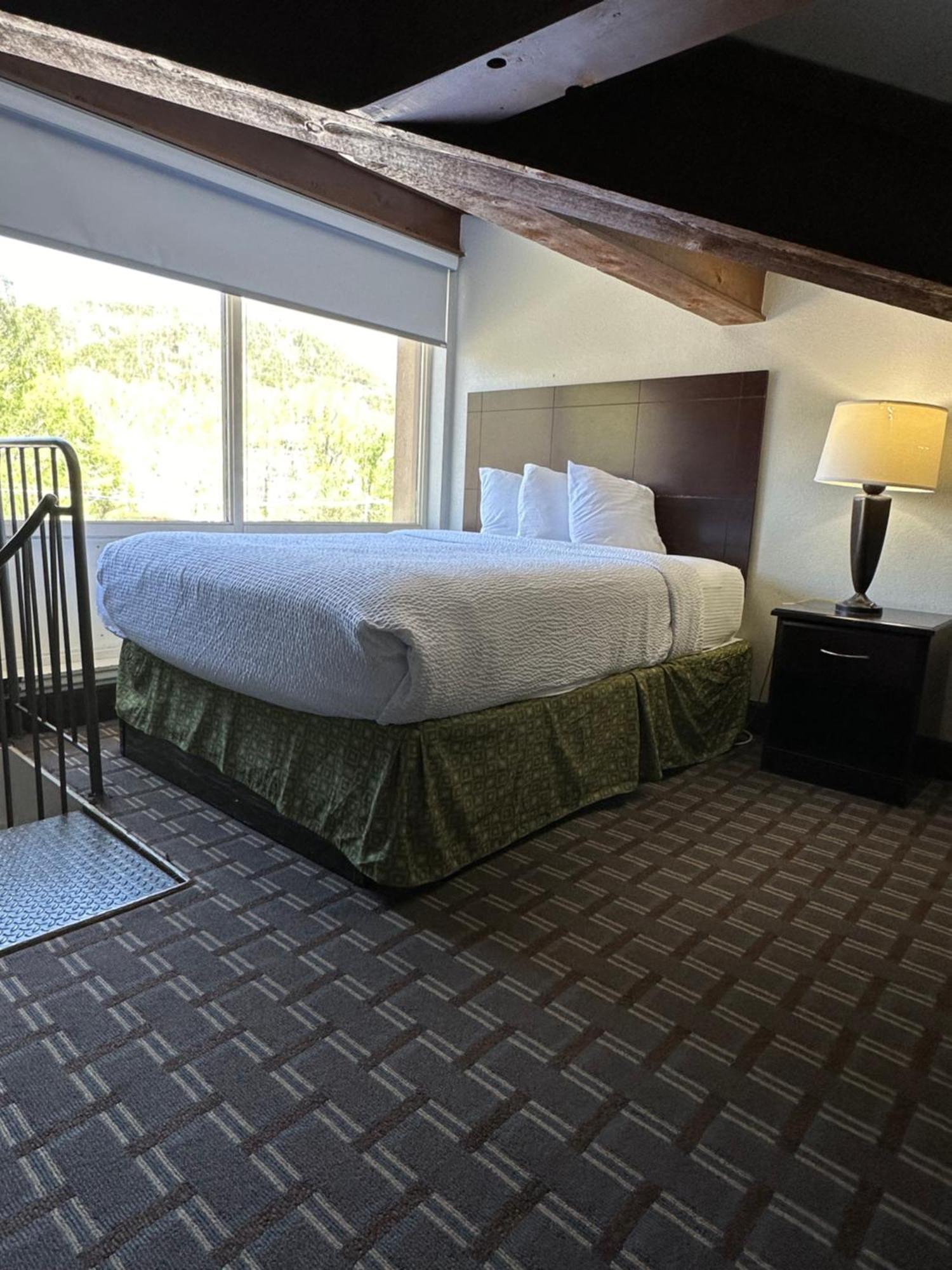 Days Inn & Suites By Wyndham Downtown Gatlinburg Parkway Exteriör bild