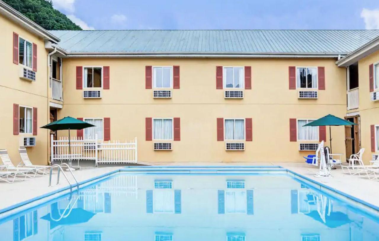 Days Inn & Suites By Wyndham Downtown Gatlinburg Parkway Exteriör bild