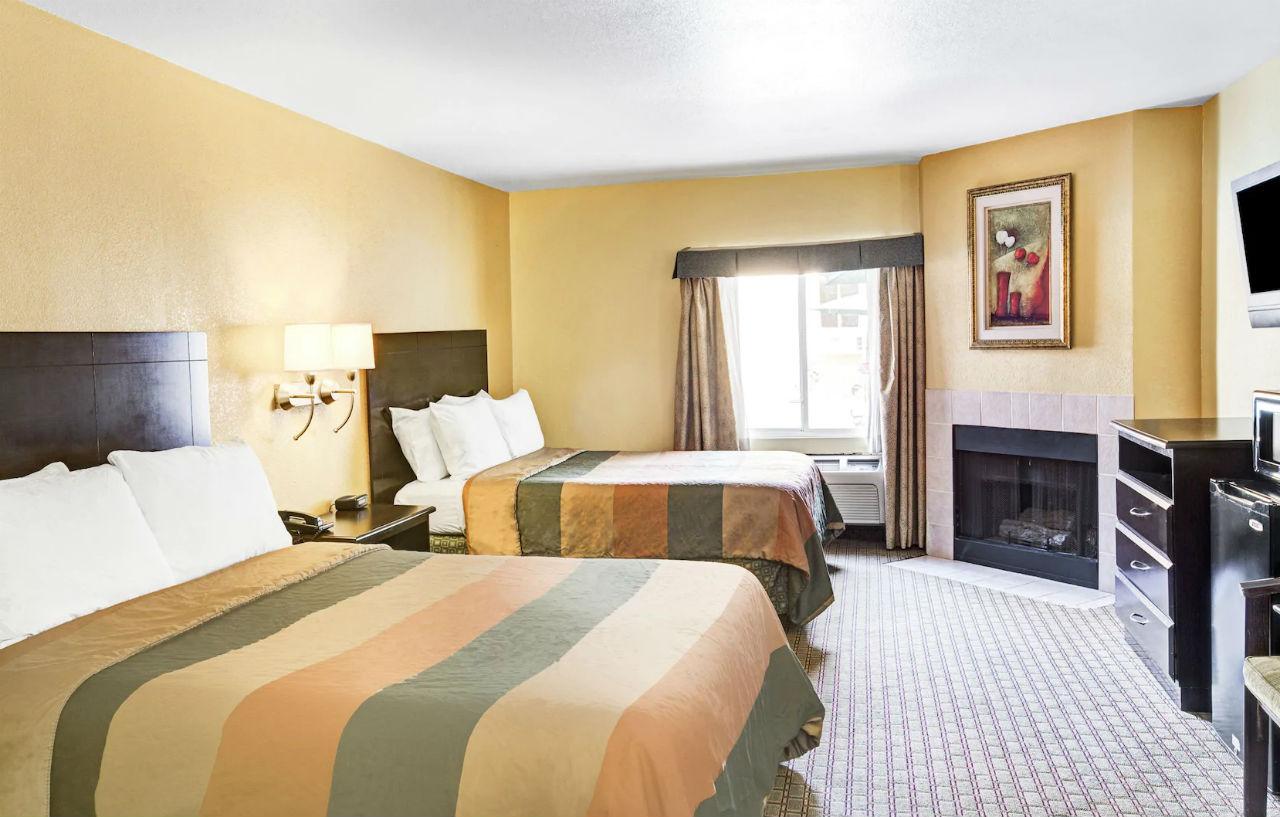 Days Inn & Suites By Wyndham Downtown Gatlinburg Parkway Exteriör bild
